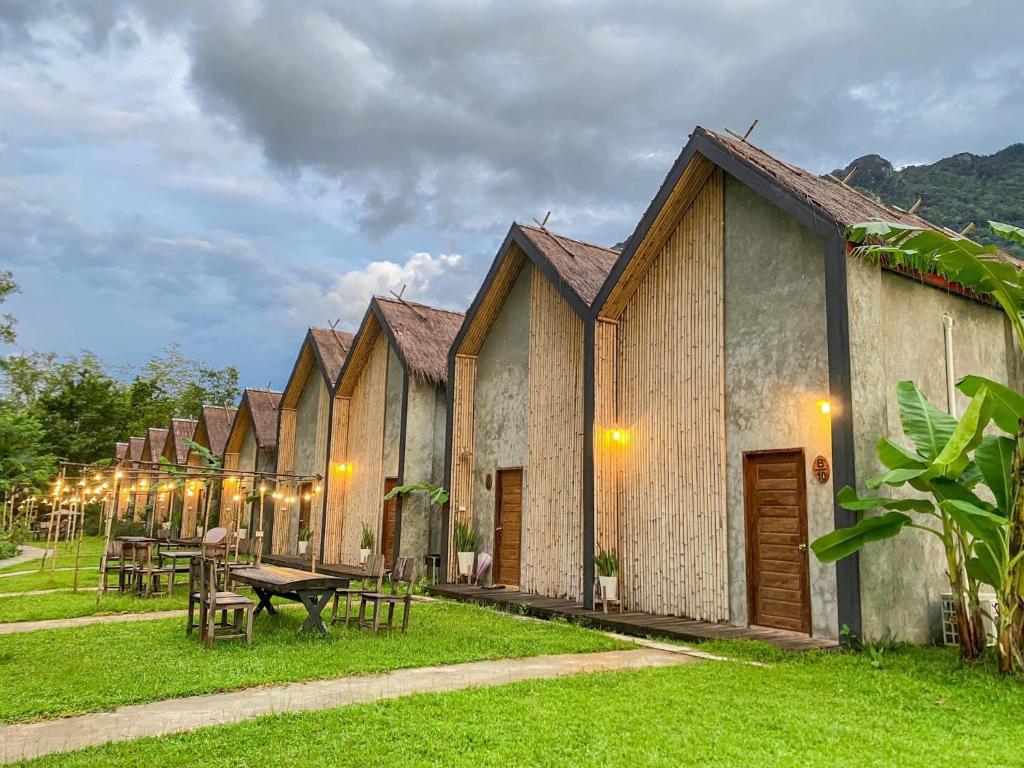 Vangvieng Angsavanh Resort - Habitación Triple Estándar