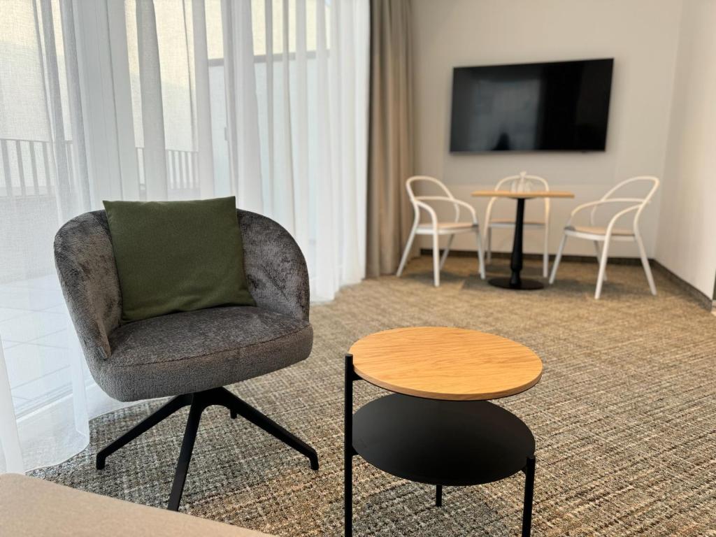 TV a/nebo společenská místnost v ubytování ARCOTEL AQ Wien