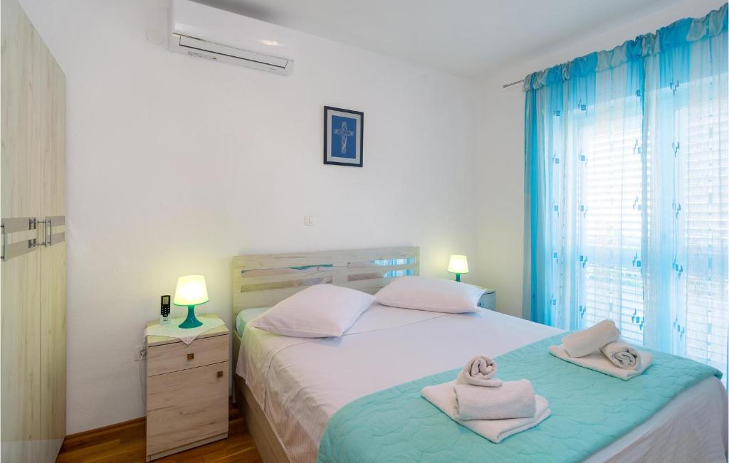 Posteľ alebo postele v izbe v ubytovaní Gorgeous Apartment In Vrboska