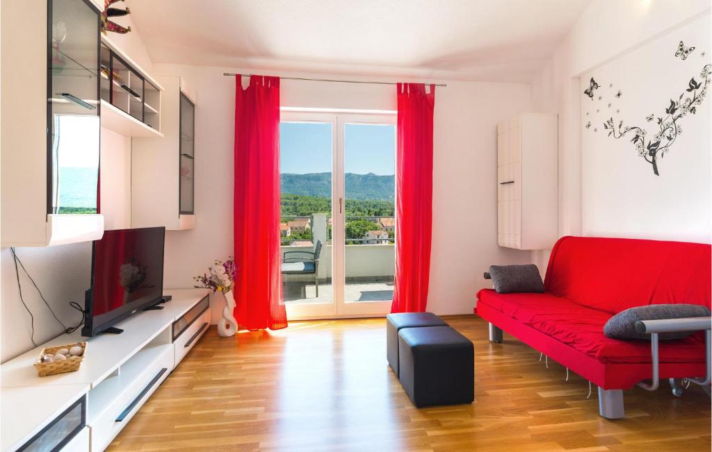 Televízia a/alebo spoločenská miestnosť v ubytovaní Gorgeous Apartment In Vrboska