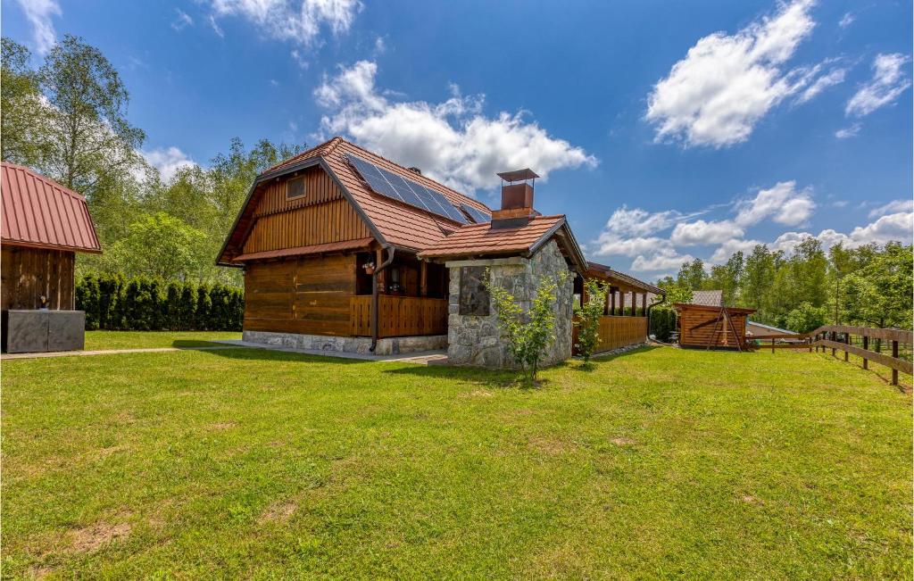 Ogród w obiekcie Gorgeous Home In Gospic With Sauna