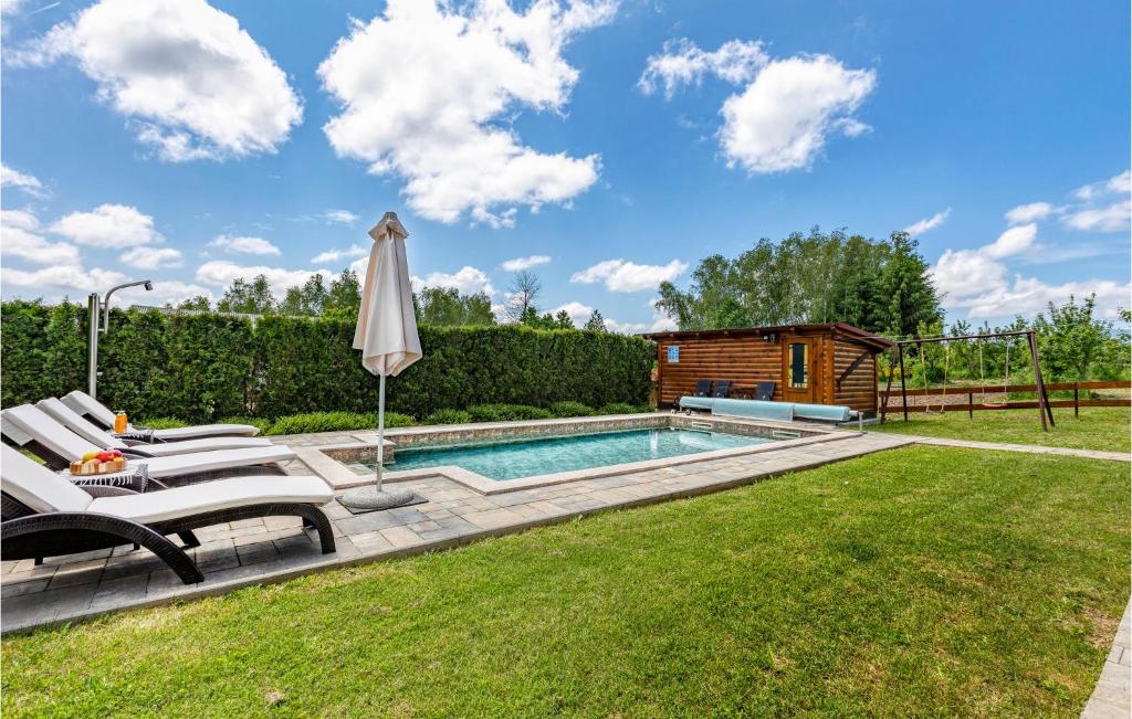 Basen w obiekcie Gorgeous Home In Gospic With Sauna lub w pobliżu
