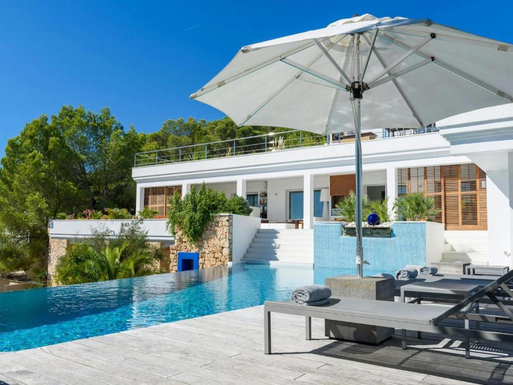 Bazén v ubytování Villa in Ibiza with Sea Views & Infinity Pool nebo v jeho okolí