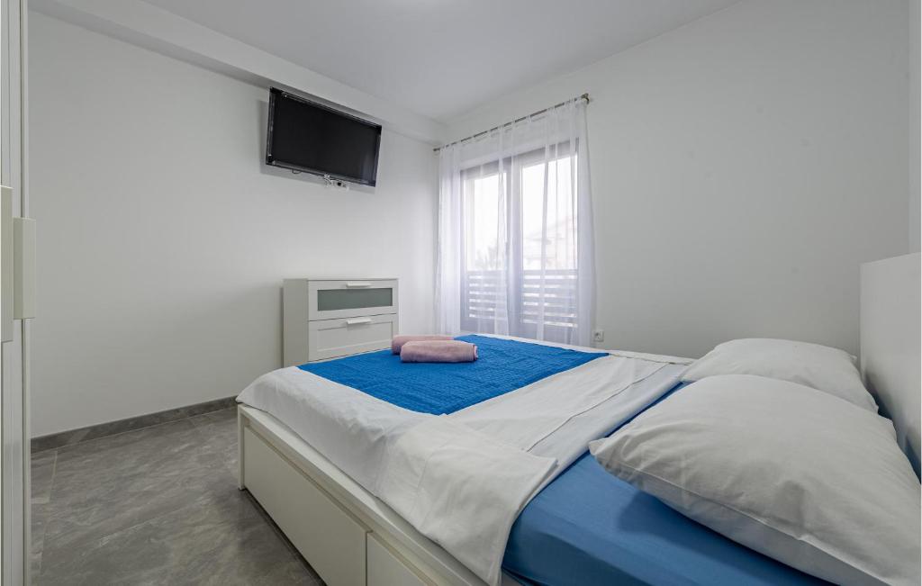 Łóżko lub łóżka w pokoju w obiekcie Nice Apartment In Vir With Wifi