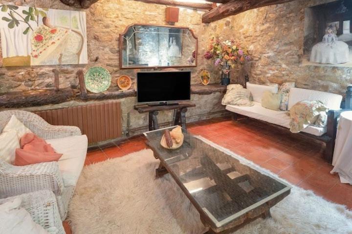 TV a/nebo společenská místnost v ubytování Casa Notari Congost de Montrebei