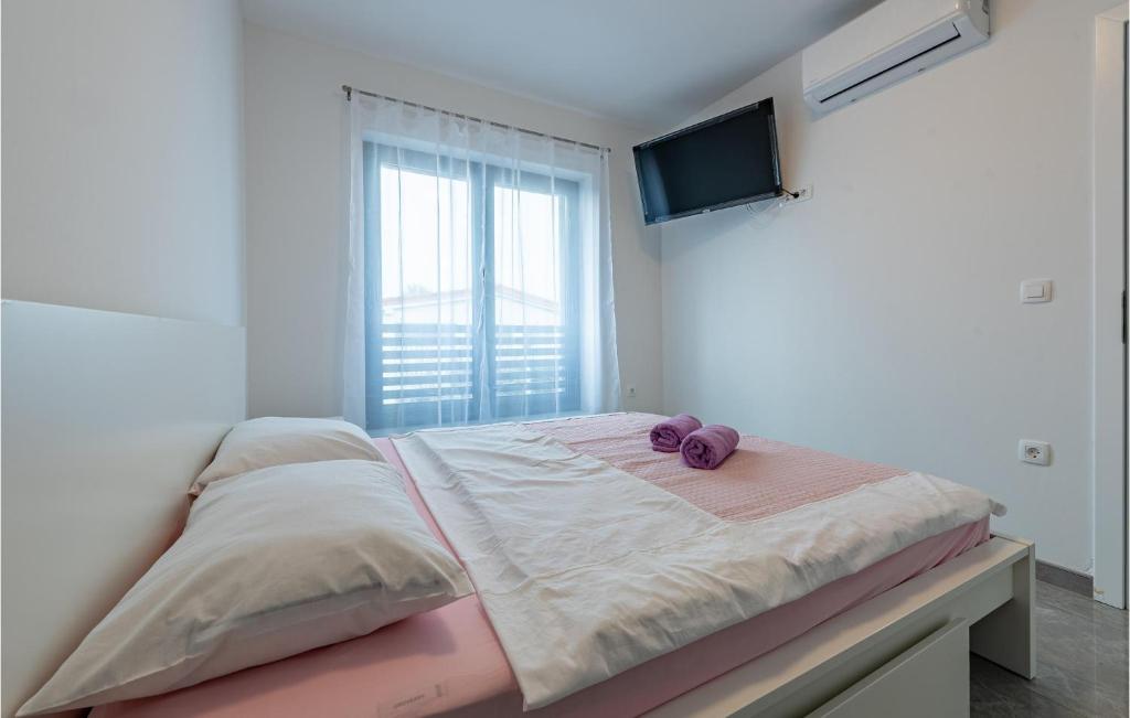 Posteľ alebo postele v izbe v ubytovaní 1 Bedroom Amazing Apartment In Vir
