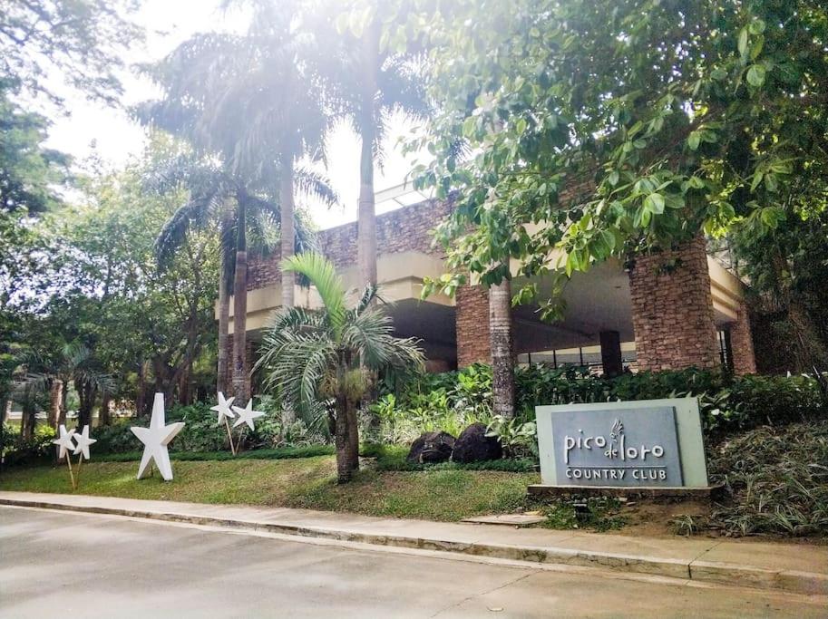 Aed väljaspool majutusasutust Seas the Day Pico De Loro Hamilo Coast Batangas