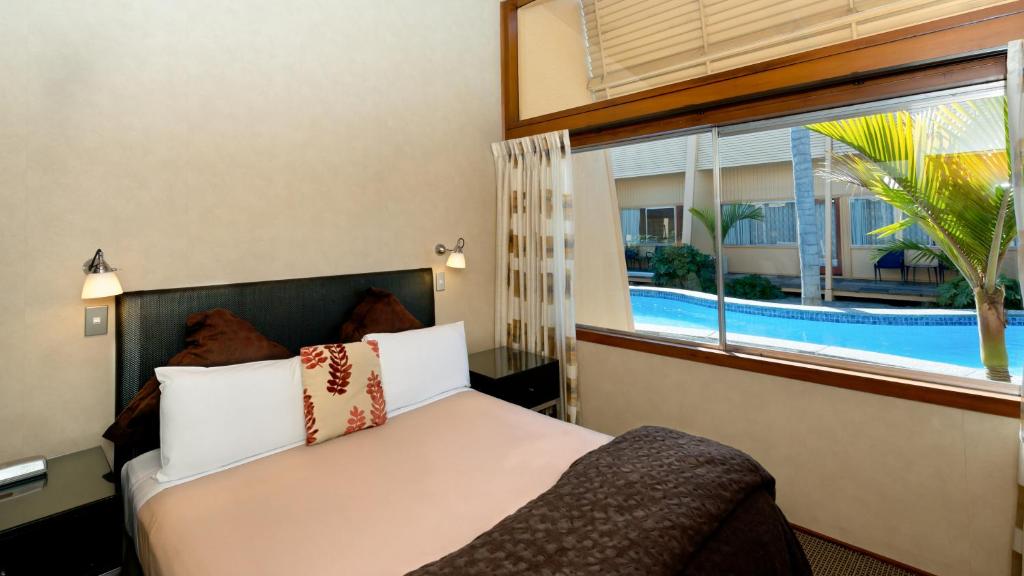 Bazén v ubytování Oasis Beach Motel nebo v jeho okolí