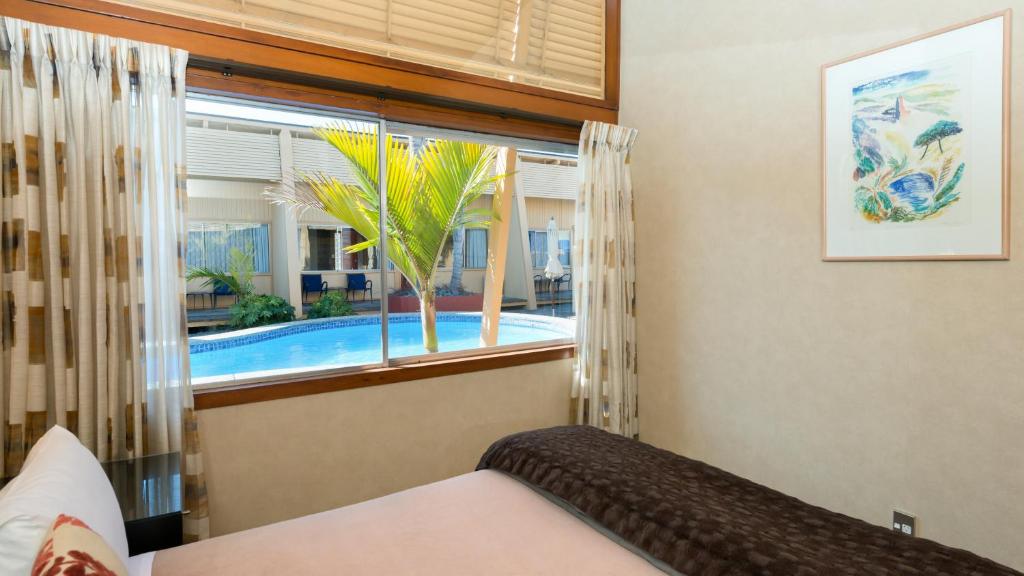 Bazén v ubytování Oasis Beach Motel nebo v jeho okolí