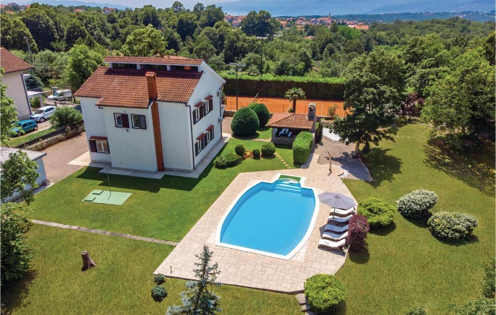 Bazén v ubytovaní Cozy Home In Viskovo With Wifi alebo v jeho blízkosti