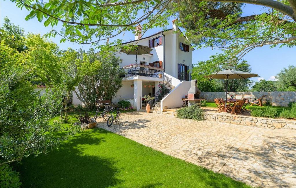 a view of a house from the garden at Casa Bizzarra in Rovinj