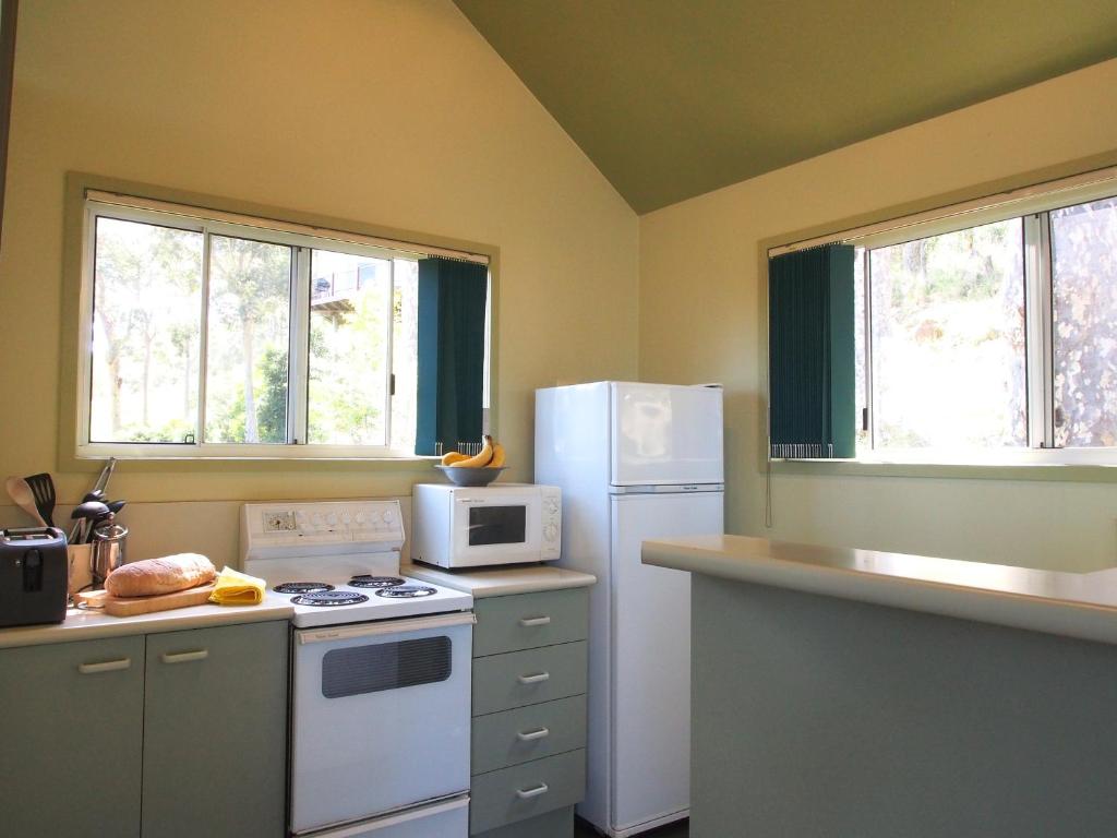 A kitchen or kitchenette at Bundle Hill Cottages