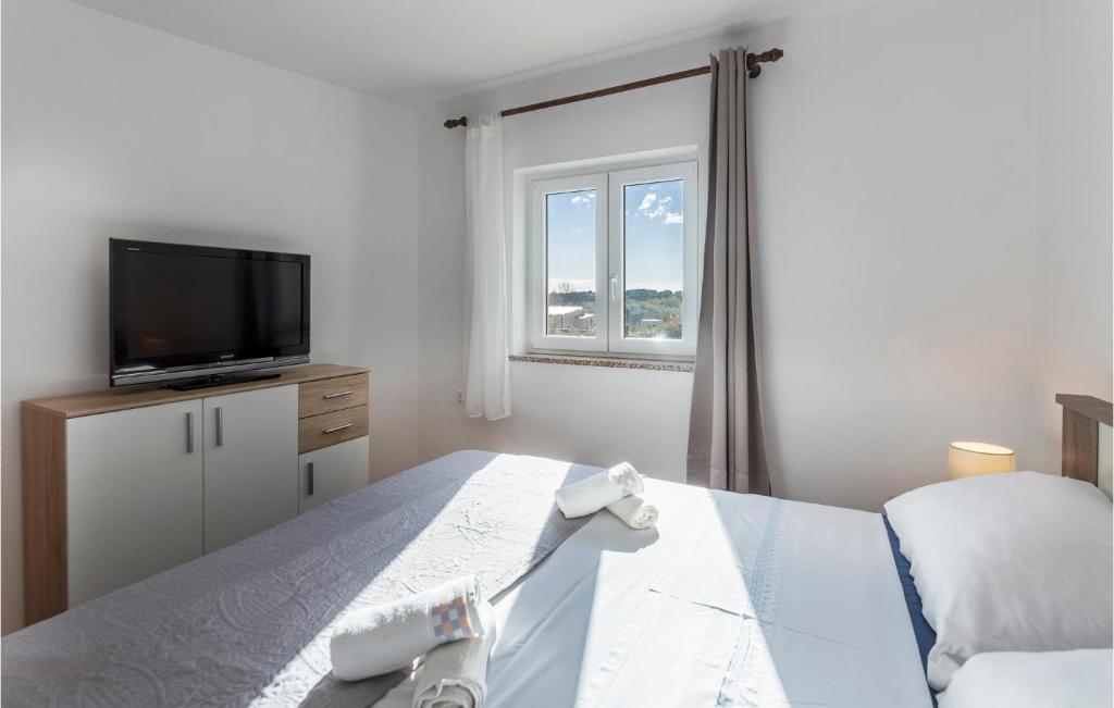 Posteľ alebo postele v izbe v ubytovaní Cozy Apartment In Fazana