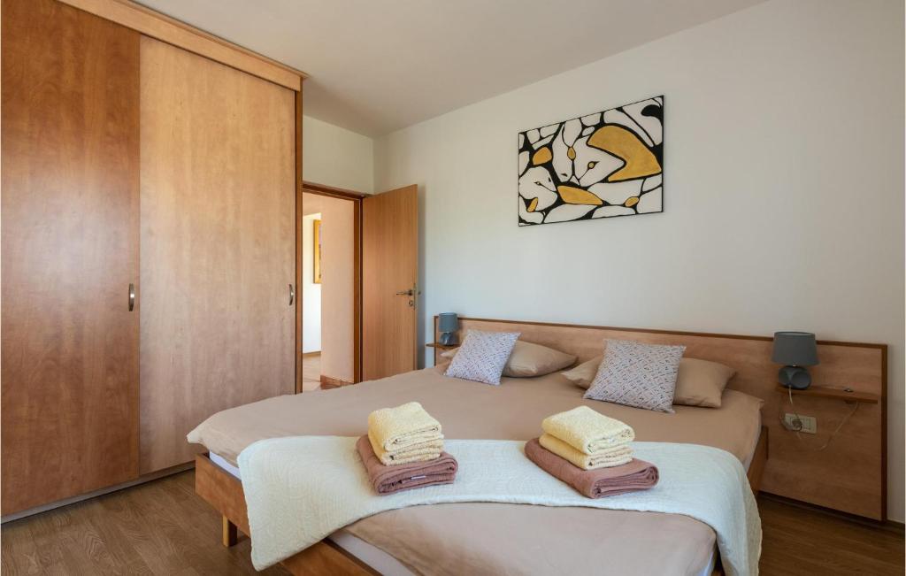 Łóżko lub łóżka w pokoju w obiekcie Holiday Home Breg Ivanovci Iv