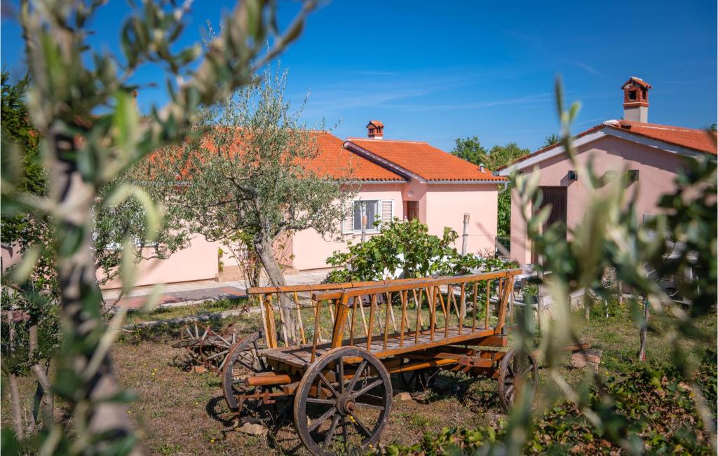 Ogród w obiekcie Holiday Home Breg Ivanovci Iv