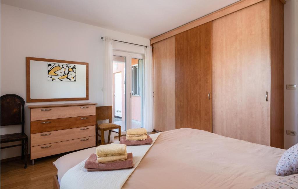 Łóżko lub łóżka w pokoju w obiekcie Holiday Home Breg Ivanovci Iv