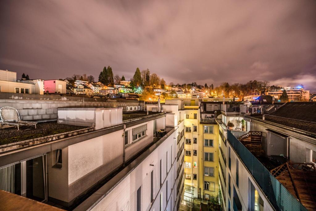 Nespecifikovaný výhled na destinaci Lucern nebo výhled na město při pohledu z apartmánu