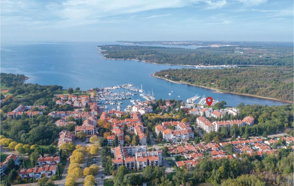 Two-Bedroom Apartment In Cervar Porat