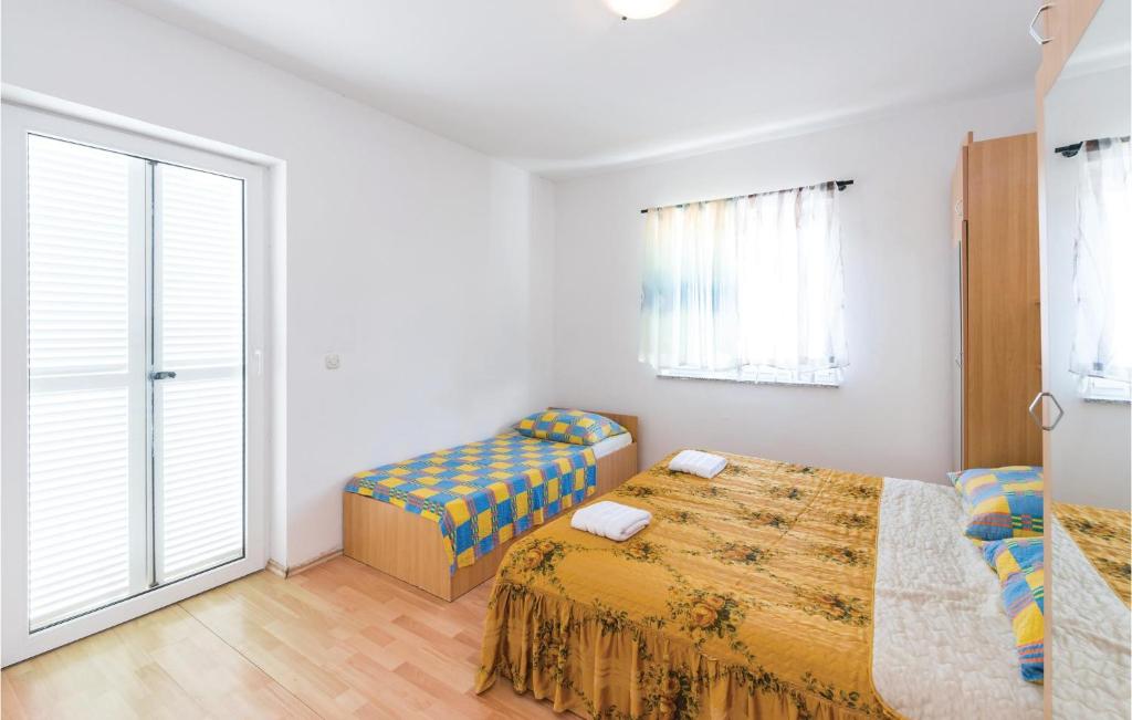 Postel nebo postele na pokoji v ubytování Cozy Apartment In Vidalici With Wifi