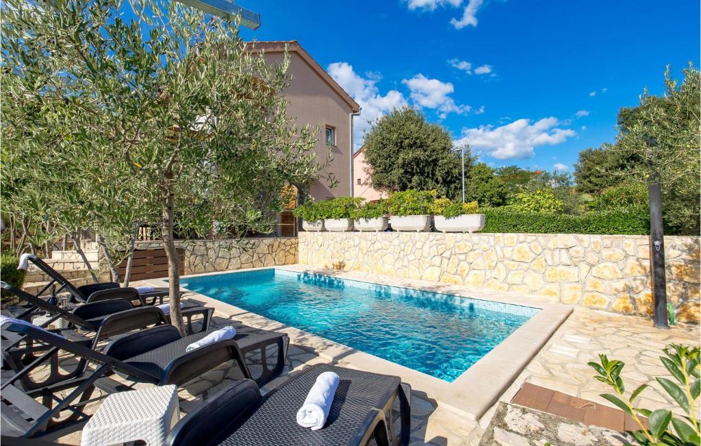 Basen w obiekcie Stunning Home In Pinezici With Kitchen lub w pobliżu