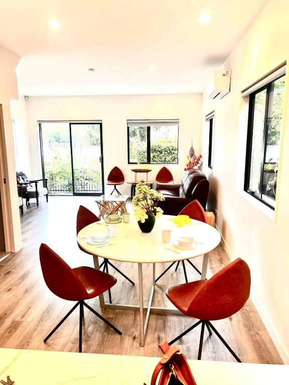 New town house room in Green lane - Resim 4