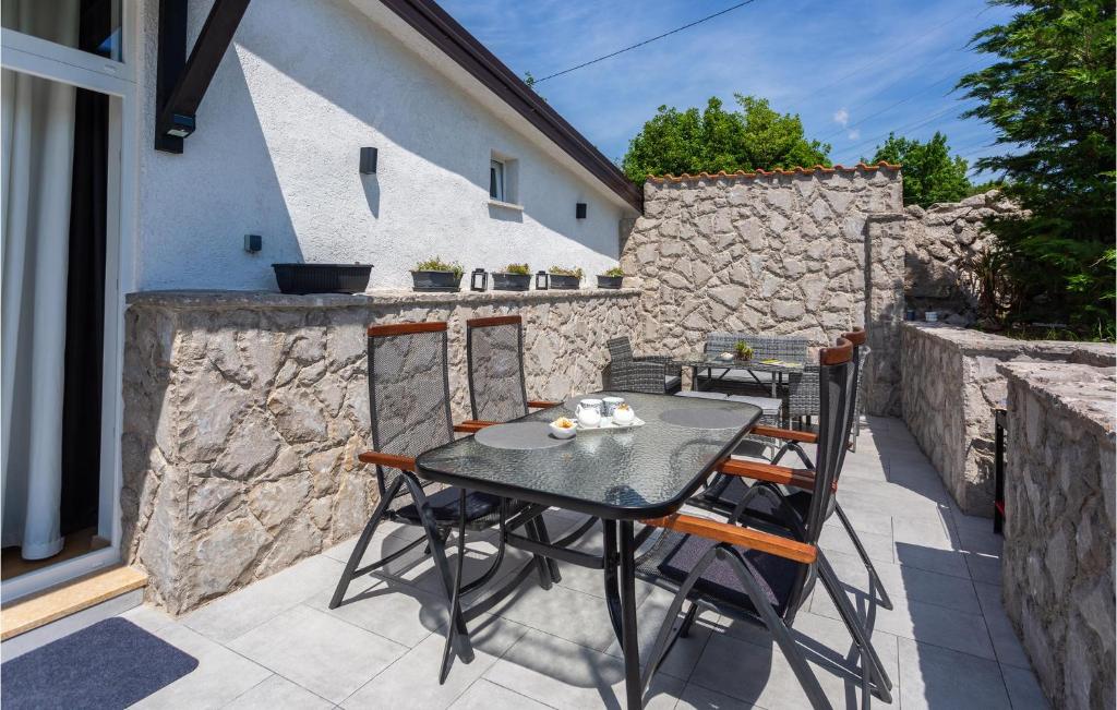 Balkon lub taras w obiekcie Cozy Home In Krasica With Jacuzzi