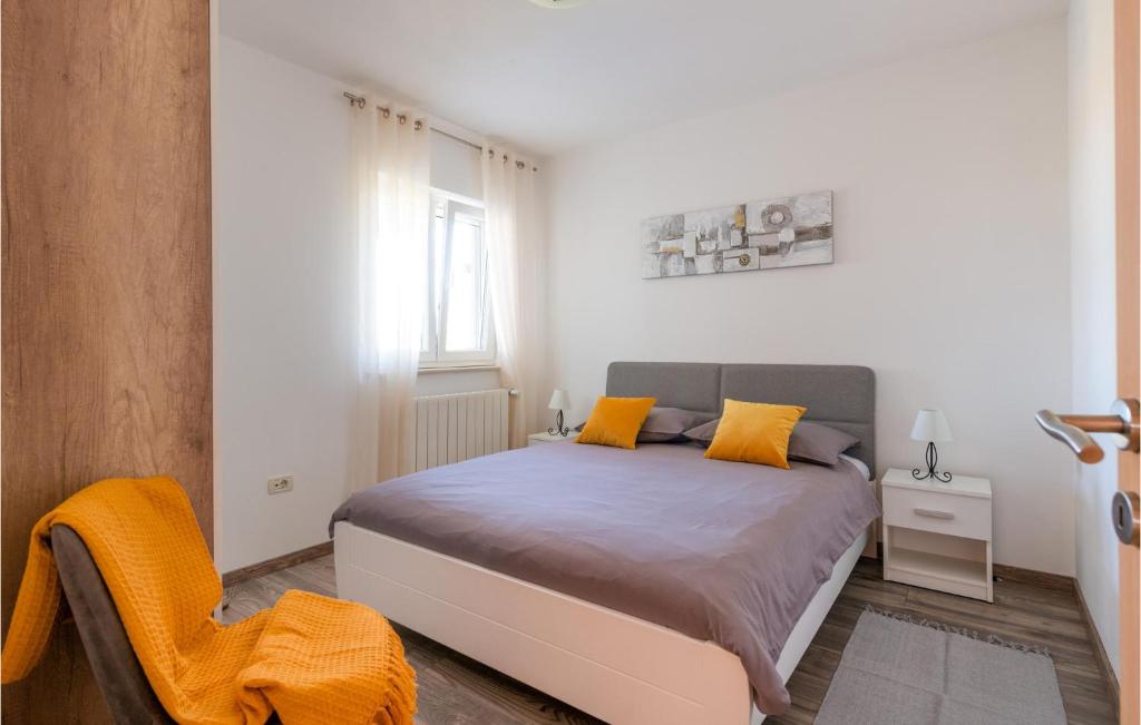 Łóżko lub łóżka w pokoju w obiekcie Holiday Home Breg Ivanovci Iv