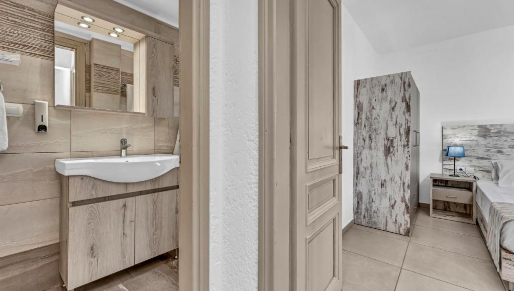 Koupelna v ubytování Erato Hotel