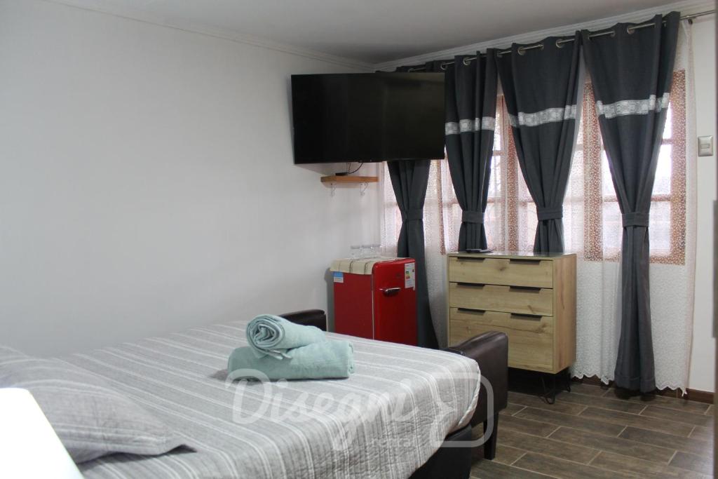 Postel nebo postele na pokoji v ubytování Hostal Cristina, Central Caldera, Habitación Privada Disegni 11-12