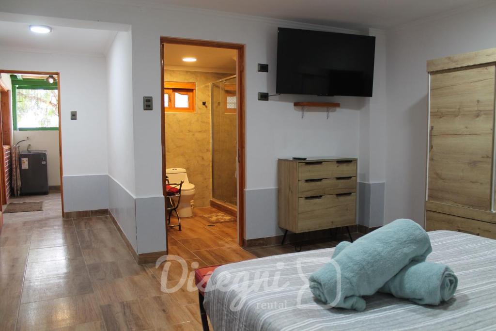 Postel nebo postele na pokoji v ubytování Hostal Cristina, Central Caldera, Habitación Privada Disegni 11-12