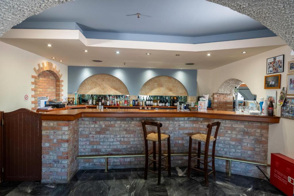 Lounge nebo bar v ubytování Erato Hotel