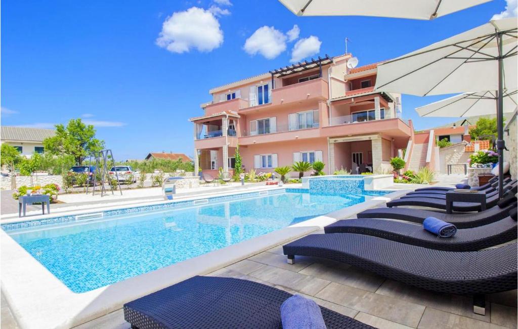 Beautiful Apartment In Grebastica
