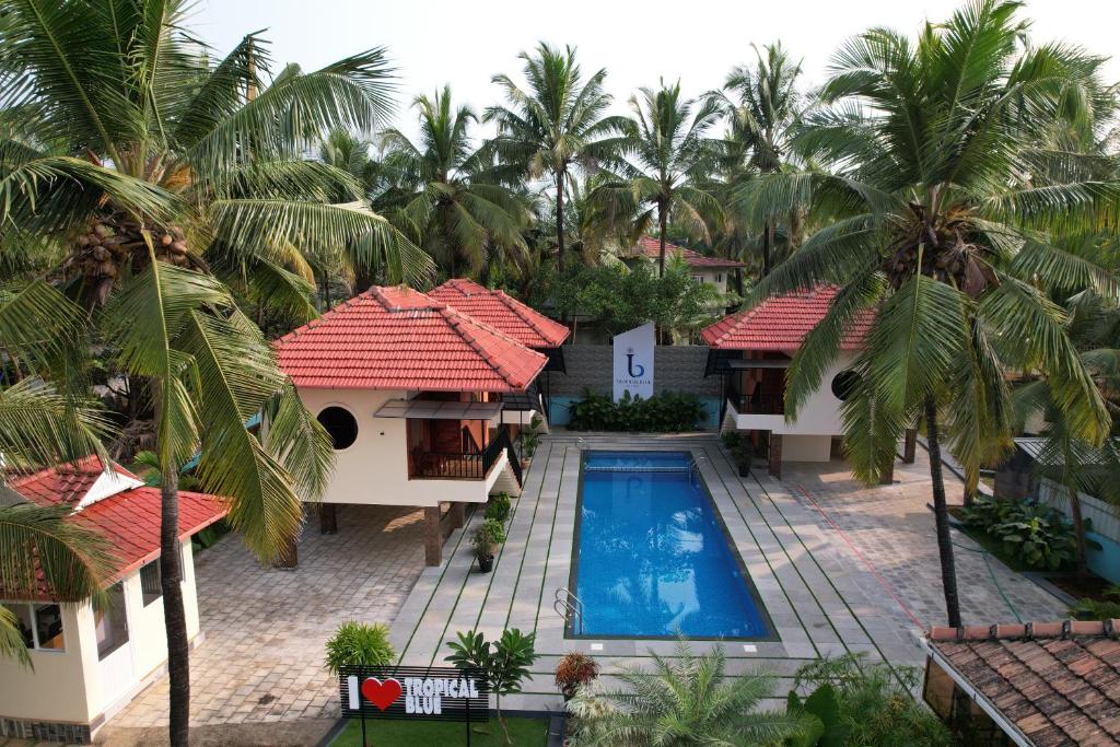 Bazén v ubytování Tropical Blue Resort nebo v jeho okolí