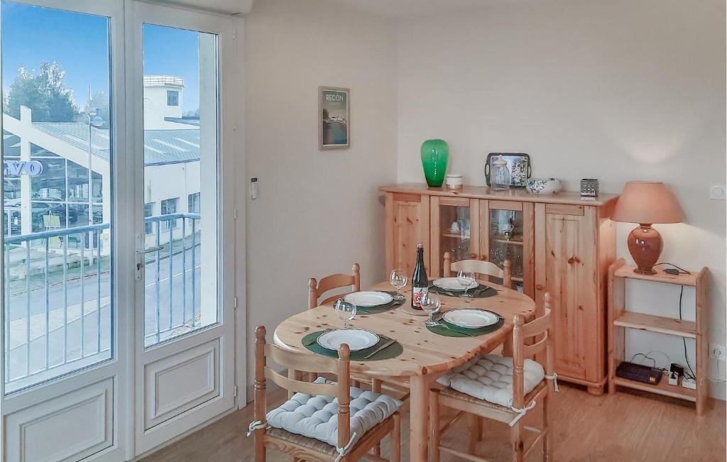 Fotografie z fotogalerie ubytování Amazing Apartment In Redon With Wifi v destinaci Redon