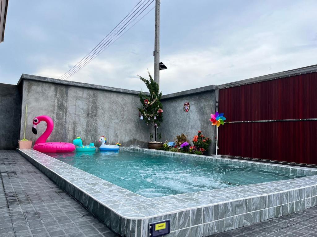Bazén v ubytování Arun Siri Pool Villa Aonang nebo v jeho okolí