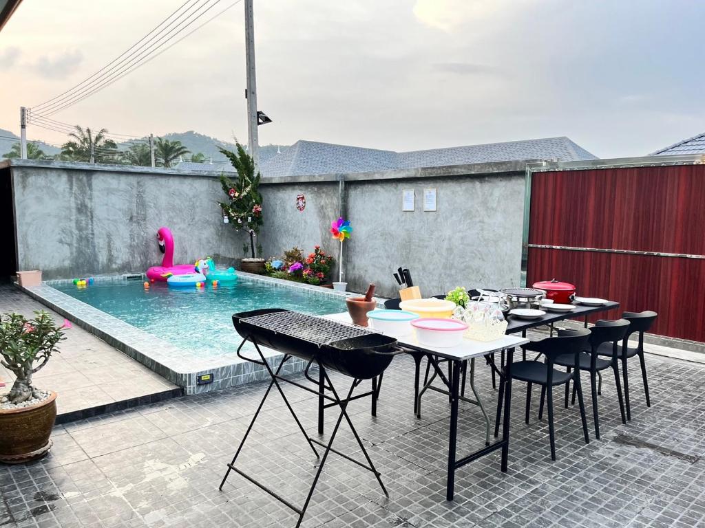 Bazén v ubytování Arun Siri Pool Villa Aonang nebo v jeho okolí