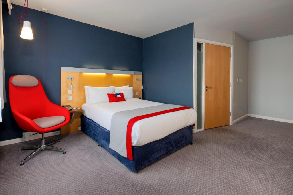 Holiday Inn Express Antrim by IHG - Double Room With Free Hot Breakfast - Accessible