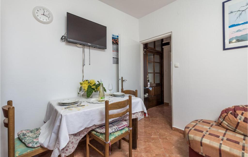 TV a/nebo společenská místnost v ubytování Pet Friendly Apartment