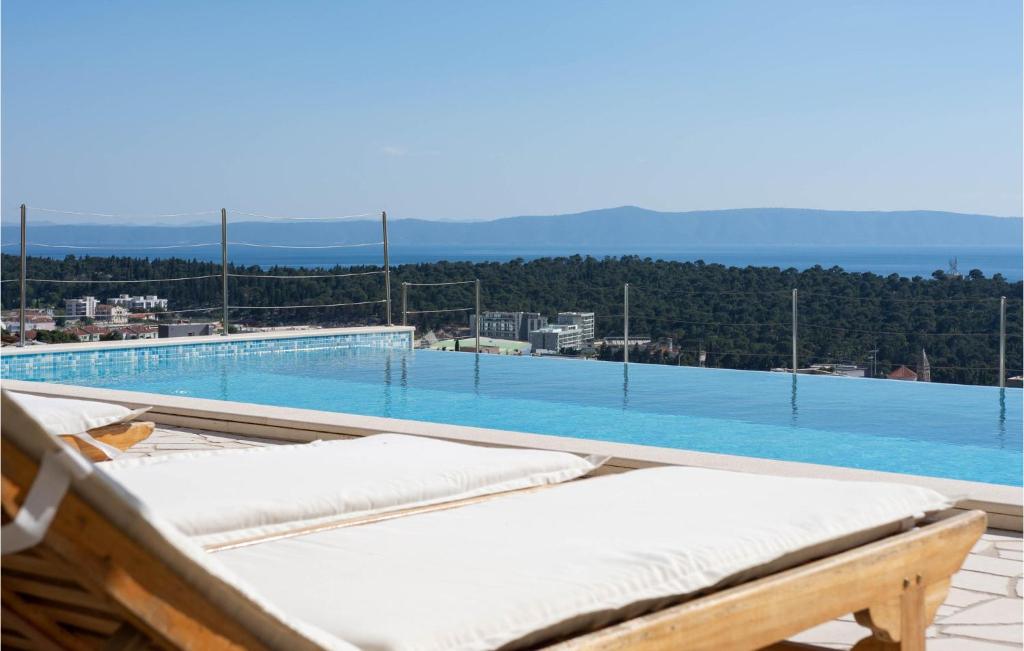 Bazén v ubytování Cozy Home In Makarska With Sauna nebo v jeho okolí