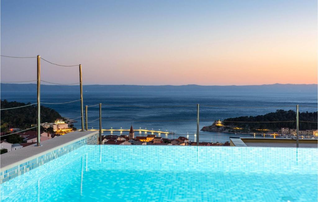 Bazén v ubytování Cozy Home In Makarska With Sauna nebo v jeho okolí