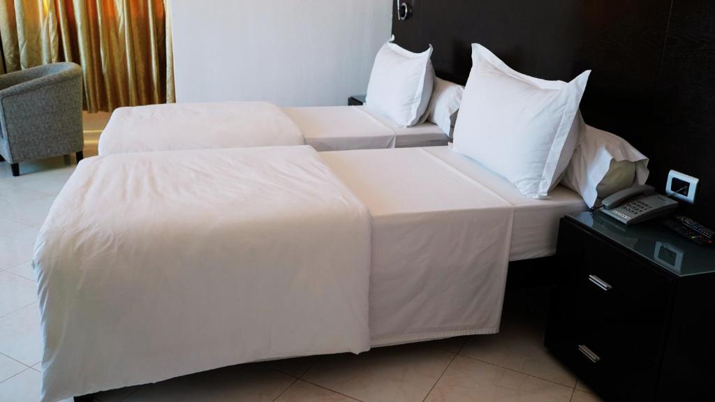 Postel nebo postele na pokoji v ubytování Hôtel Prestige