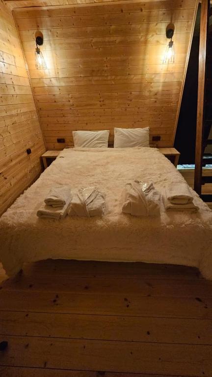 Postel nebo postele na pokoji v ubytování mood villa Kazbegi