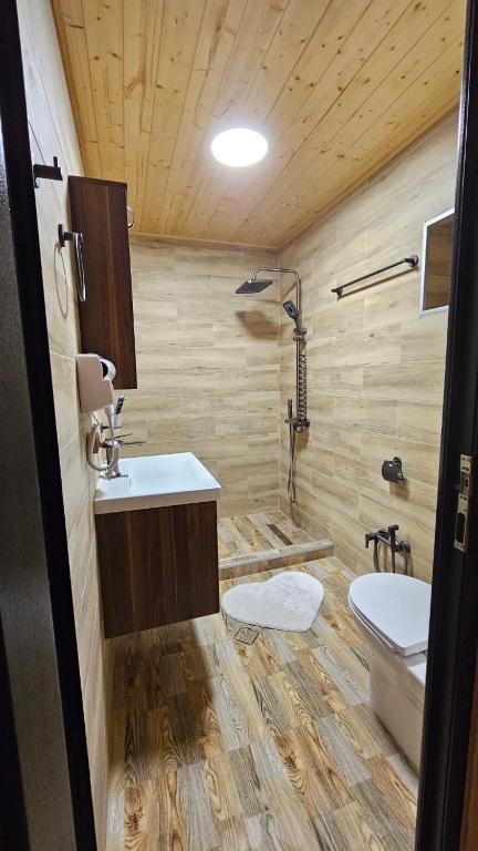 Koupelna v ubytování mood villa Kazbegi