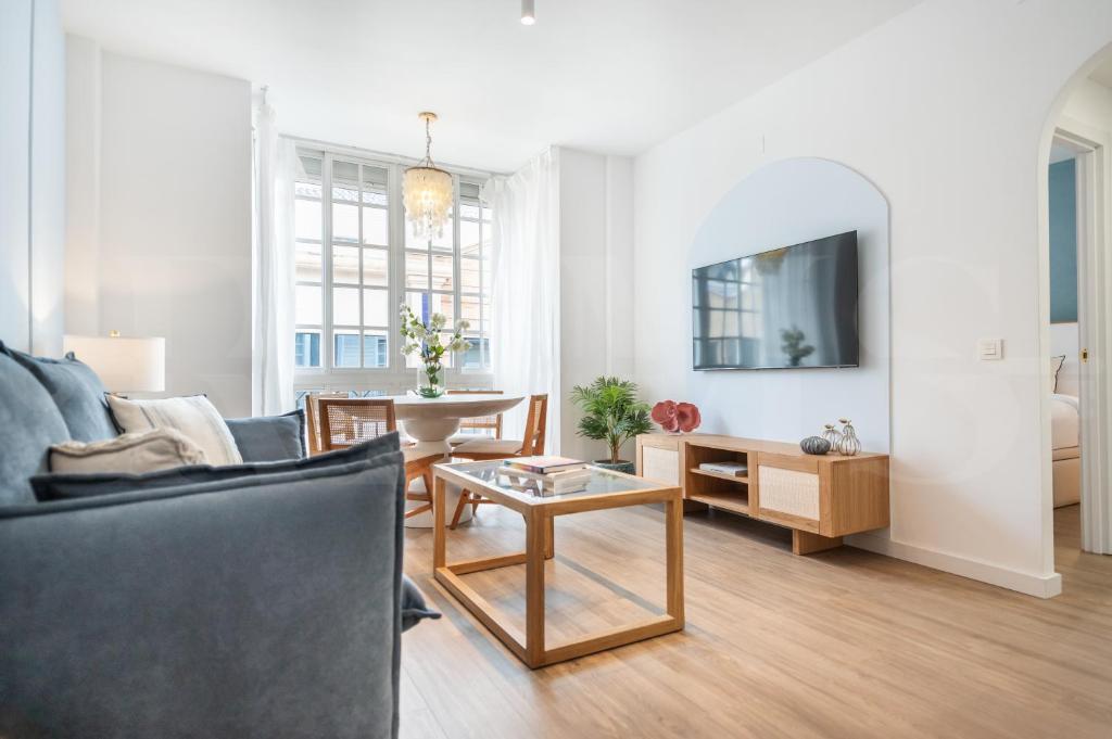 Chic cosy apartment near the center by REMS