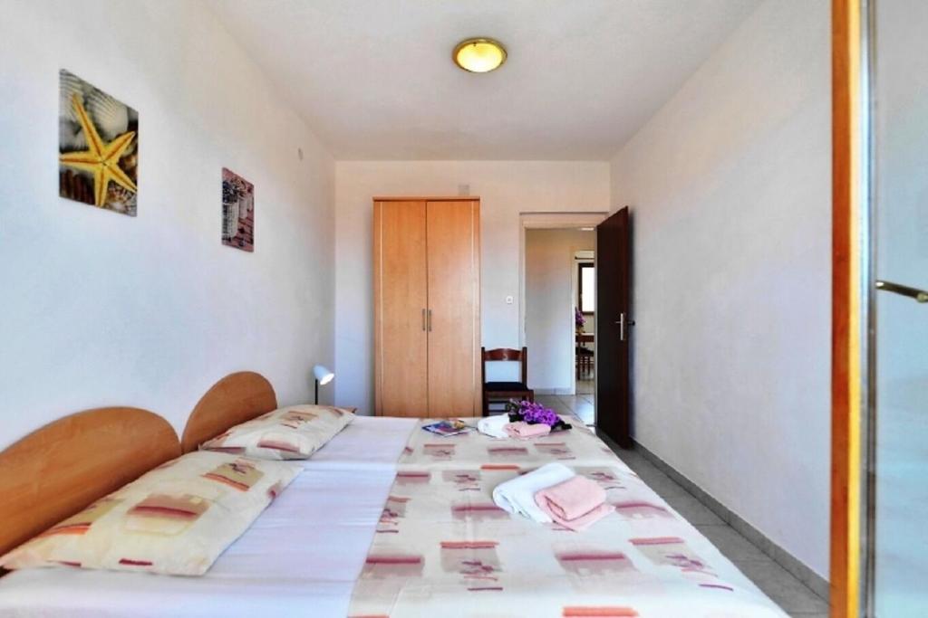 Postel nebo postele na pokoji v ubytování Apartments Nikola