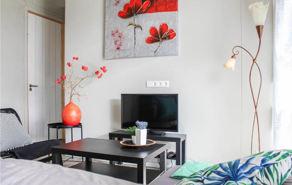 3 Bedroom Stunning Home In Meijel - Three-Bedroom Holiday Home