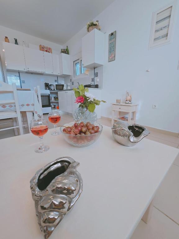 Kuchyň nebo kuchyňský kout v ubytování Lakithra Apartments
