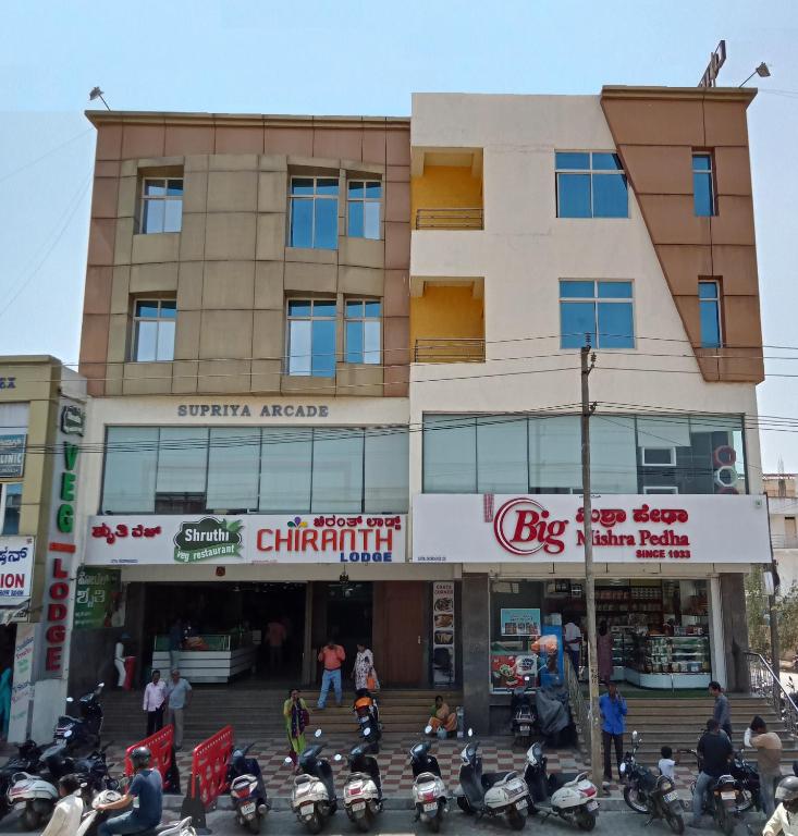 Supermarket nebo jiné obchody v  apartmánu nebo okolí
