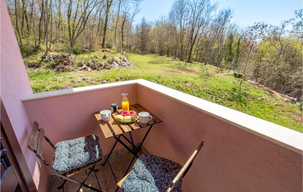 Balkón alebo terasa v ubytovaní 4 Bedroom Beautiful Home In Veprinac