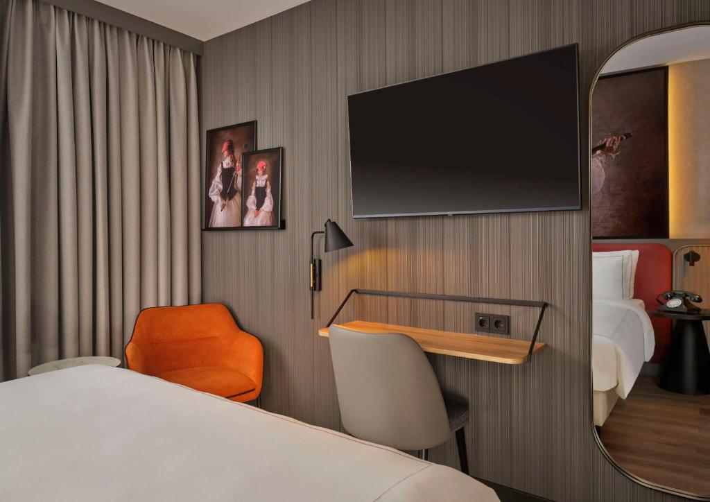 Radisson RED Berlin Kudamm - Resim 5